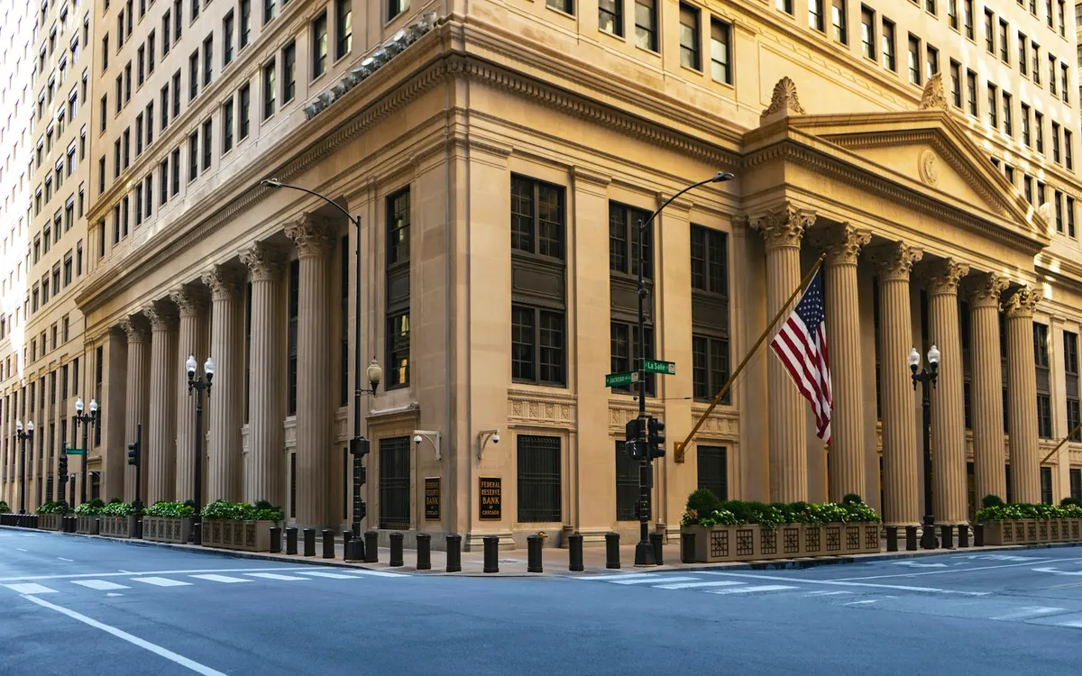 Chicago Federal Reserve Bankası binasının sütunlu cephesi (temsili fotoğraf)