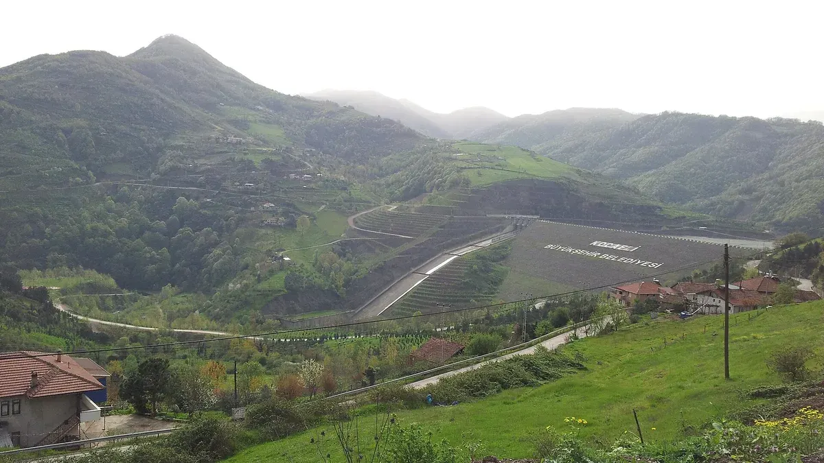 Kocaeli'deki Yuvacık Barajı ve çevresindeki ormanlık alan